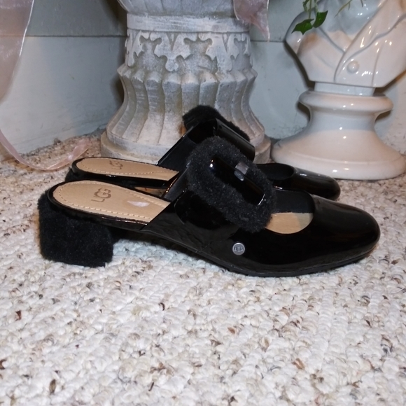 NWT UGG Hayden Blk Patent/Fur Mary Jane Pump Mules - Picture 11 of 11